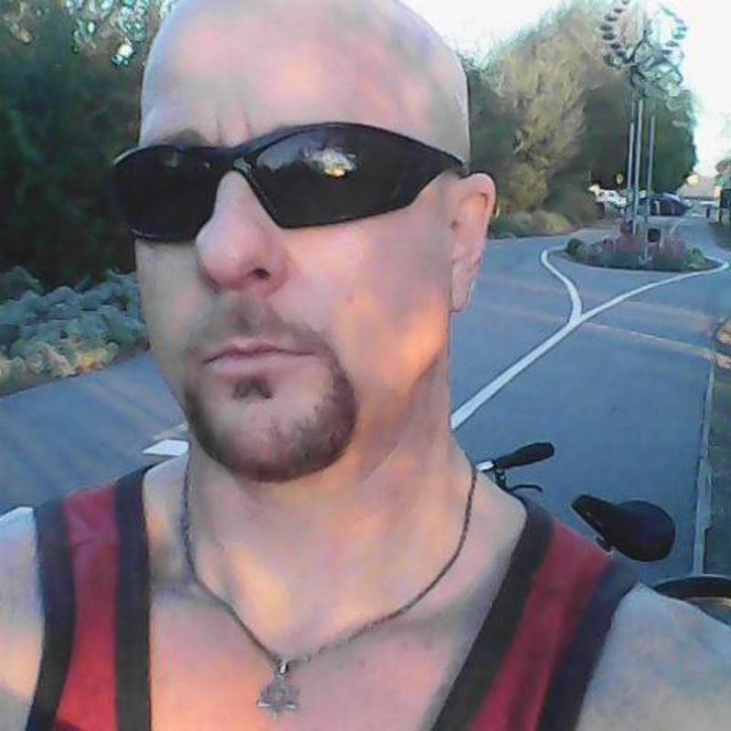 Date this athletic United States man Michael from Whittier US16607