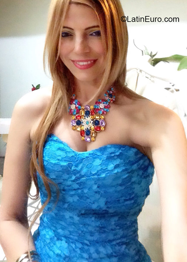 Date this voluptuous Dominican Republic girl Leydy from Santo Domingo DO23682
