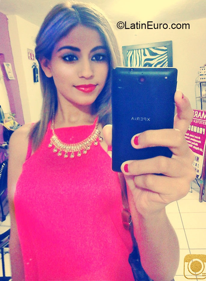 Date this good-looking Mexico girl Judith from Durango MX1462