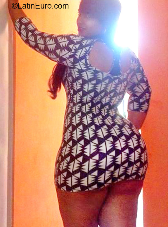 Date this passionate Dominican Republic girl Elizabeth from Santiago DO23698