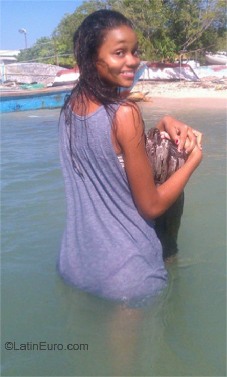 Date this exotic Dominican Republic girl Naylis from Barahona DO23712