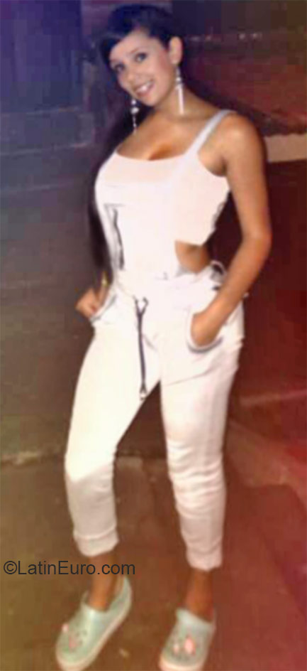 Date this delightful Colombia girl Elizabeth from Medellin CO18223