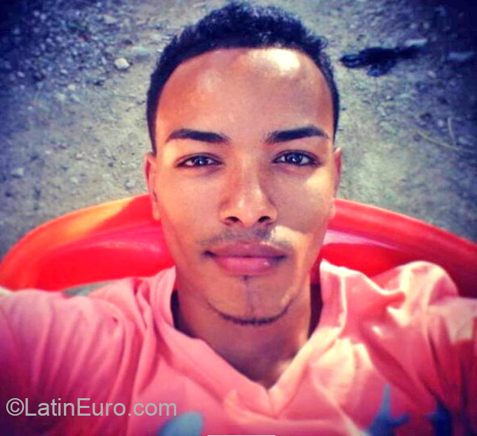 Date this gorgeous Dominican Republic man Francis from La Vega DO23746