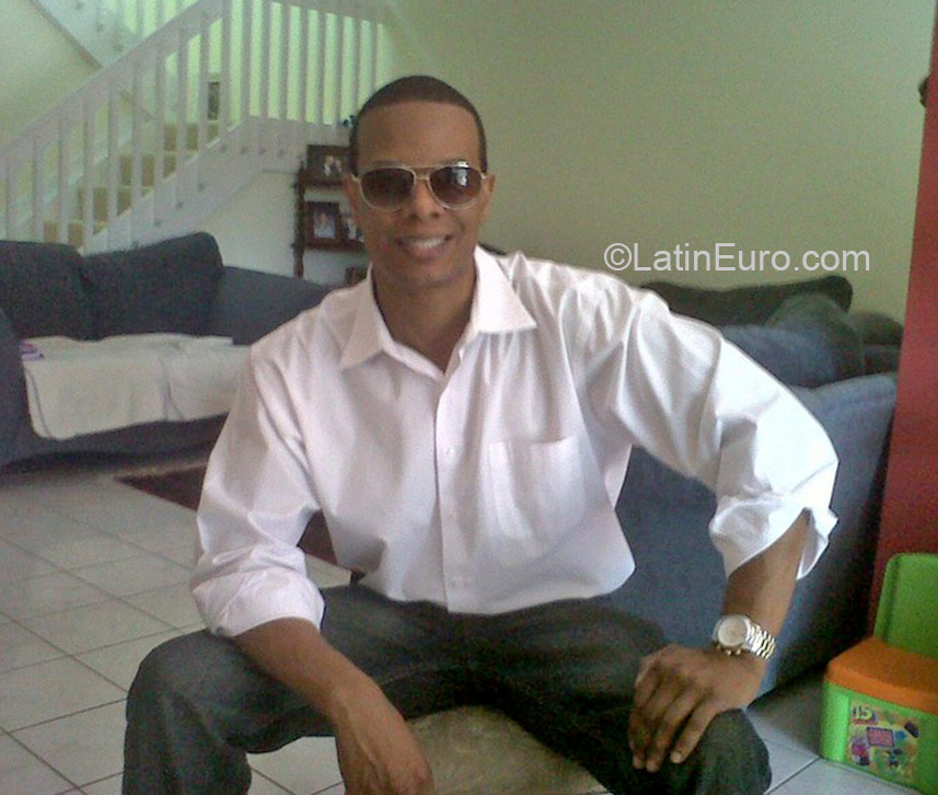 Date this nice looking United States man Trueblue from Miramar US16640