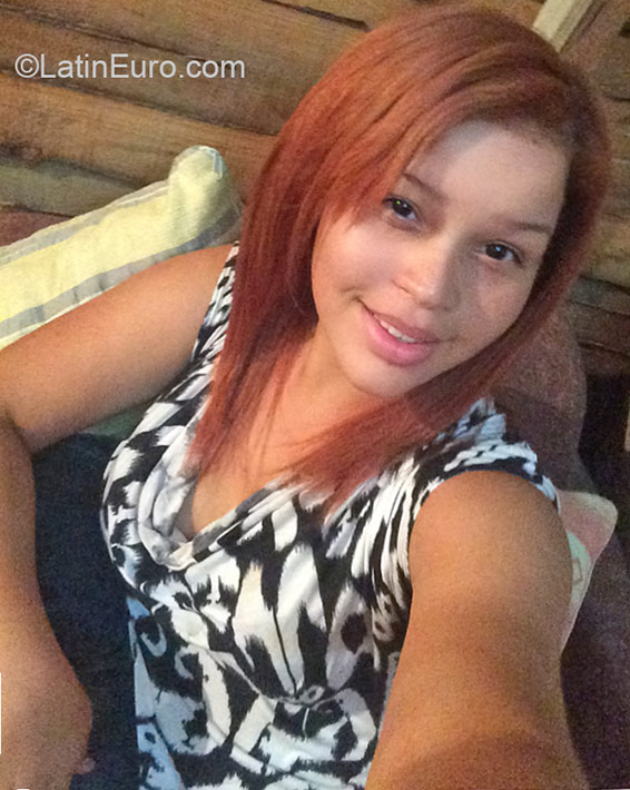 Date this athletic Dominican Republic girl Yemi from Santiago DO23763