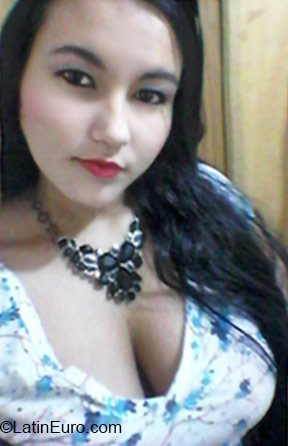 Date this sensual Colombia girl Laura from Medellin CO18242