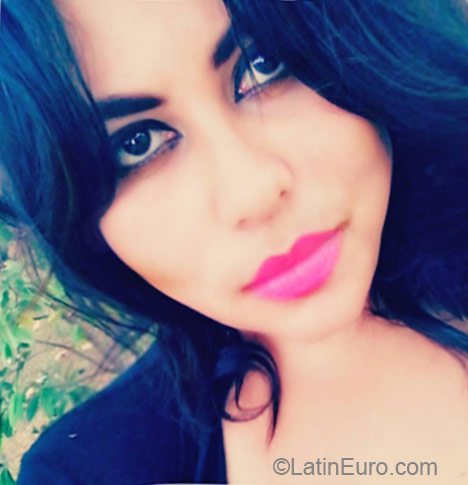 Date this young Panama girl Lara from Panama City PA740