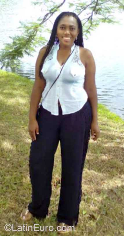 Date this hot Colombia girl Diana from Cali CO18254