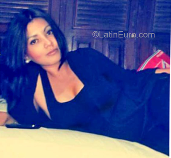 Date this tall Honduras girl Isis from Tegucigalpa HN1817