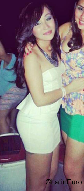 Date this voluptuous Honduras girl Samanta from Roatan HN1823