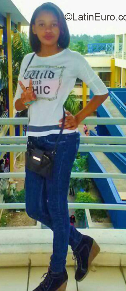 Date this delightful Dominican Republic girl Jessica from Santo Domingo DO23952
