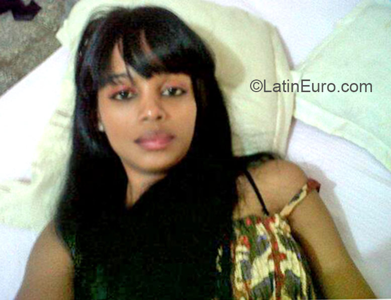 Date this sensual Dominican Republic girl Yerndina from san juan DO23982