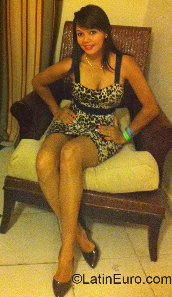 Date this stunning Dominican Republic girl Esteph from Santo Domingo DO23999