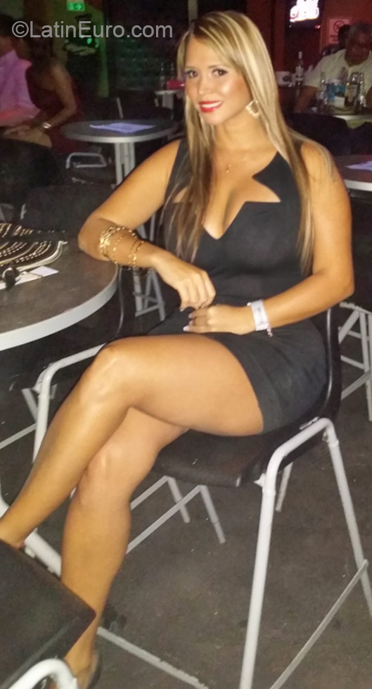 Date this sensual Colombia girl Tatiana from Cali CO18309