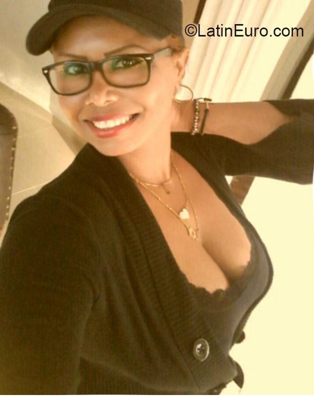 Date this cute Dominican Republic girl Vero from Santo Domingo DO24026