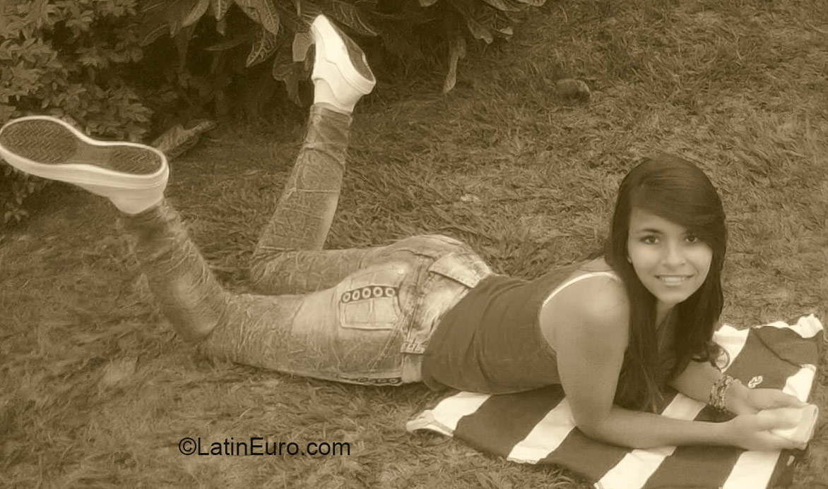 Date this nice looking Colombia girl Alejandra from La Union CO18313
