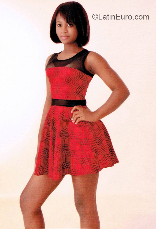 Date this foxy Dominican Republic girl Merodine from Santo Domingo DO24037