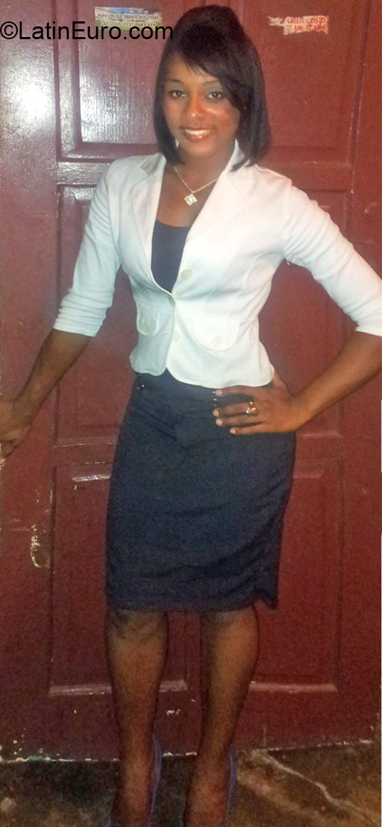 Date this good-looking Dominican Republic girl Evelyn from Santo Domingo DO24071