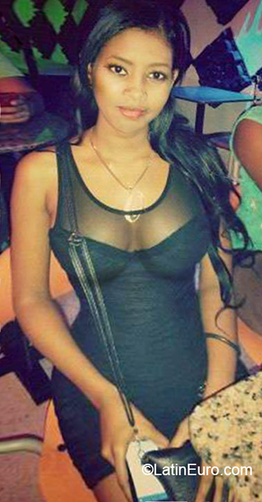 Date this sensual Dominican Republic girl Delanyia from Juan Dolio DO24073