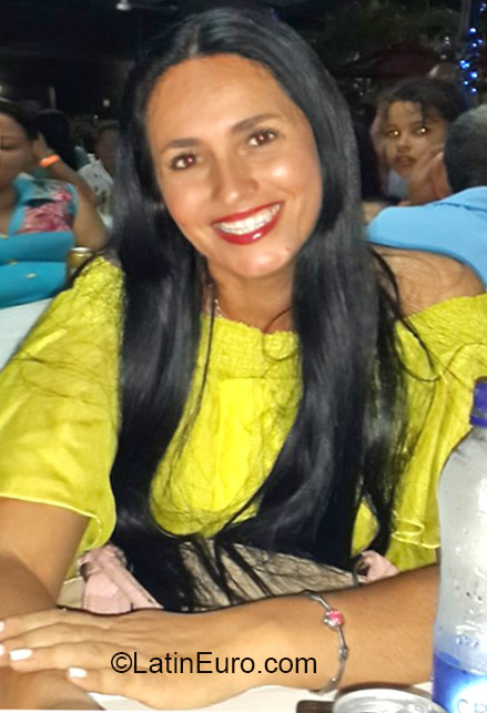 Date this charming Colombia girl Jeannette from Medellin CO18337