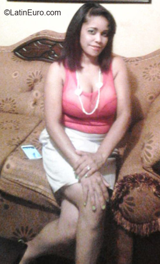 Date this pretty Dominican Republic girl Yohanna from Santo Domingo DO24127