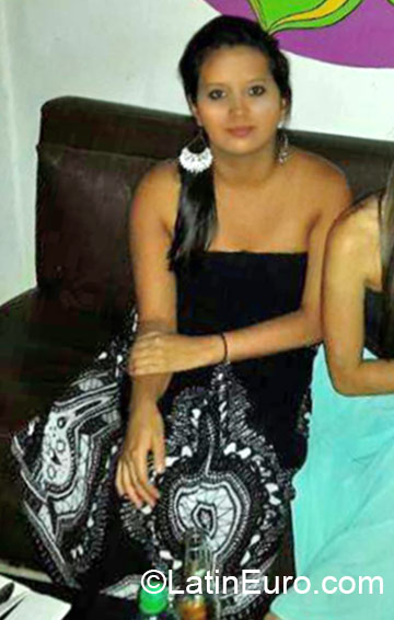 Date this fun Colombia girl Carolina from Armenia CO18358