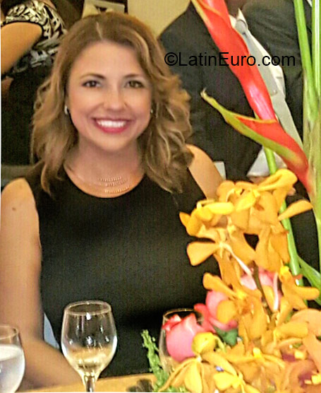 Date this foxy Dominican Republic girl Ana from Panama City DO24146