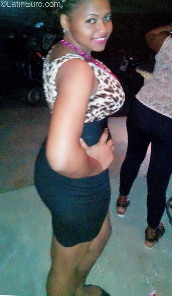 Date this good-looking Dominican Republic girl Altagracia from Santo Domingo DO24182