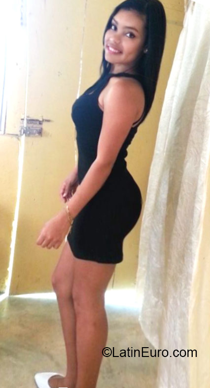 Date this beautiful Dominican Republic girl Deysie from Barahona DO24185