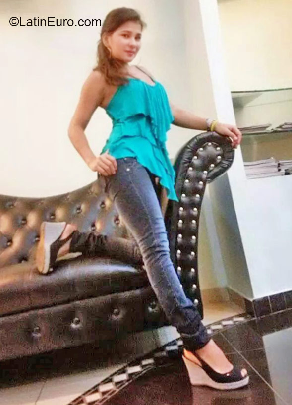 Date this georgeous Panama girl Yesi from Panama City PA800