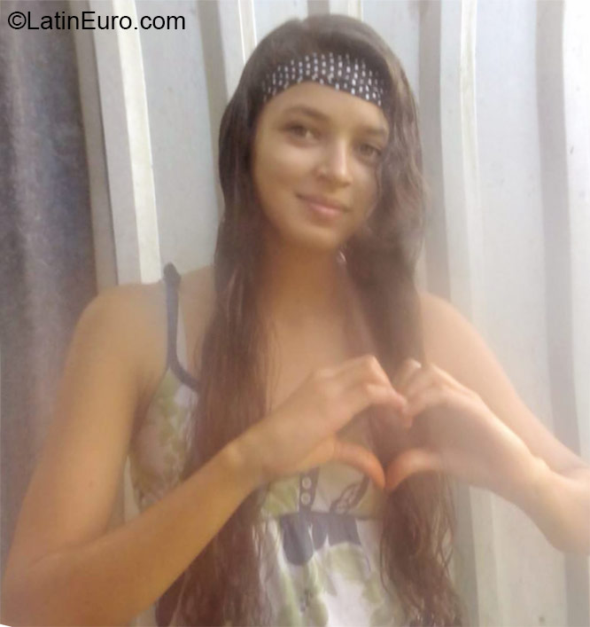 Date this hard body Honduras girl Kimberly from copan HN1874