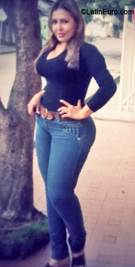 Date this nice looking Colombia girl Jimena from Bogota CO18398