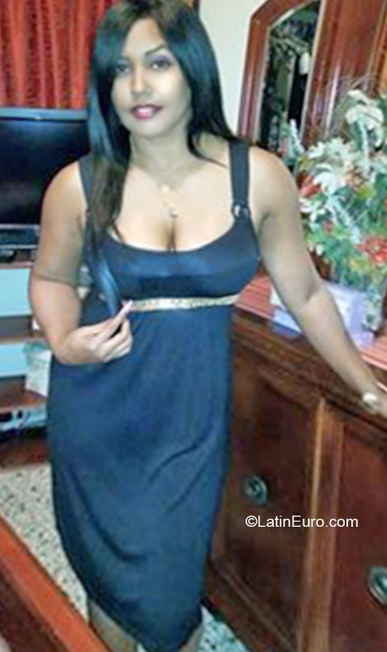 Date this attractive Dominican Republic girl Rosy from Santo Domingo DO24322