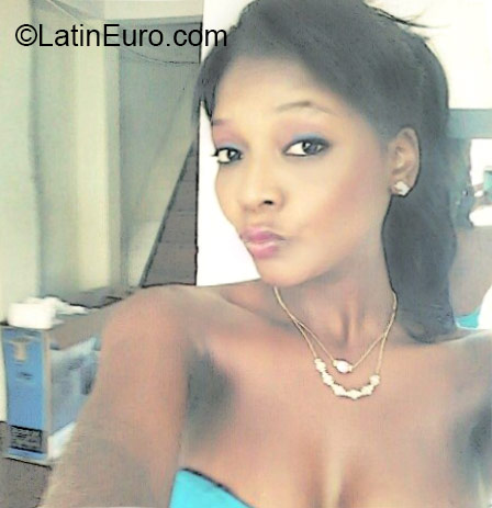 Date this happy Colombia girl Yesenia from Cali CO18426