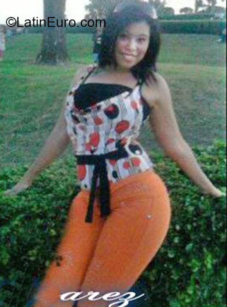 Date this young Dominican Republic girl Elizabeth from Santiago DO24348