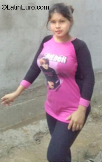 Date this athletic Honduras girl Aacely from Cortes HN2101