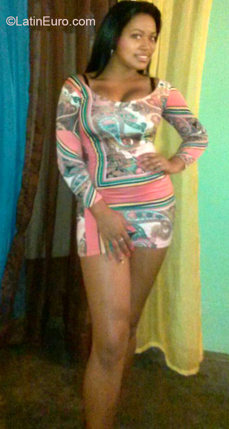 Date this athletic Dominican Republic girl Melinia from Santo Domingo DO24367