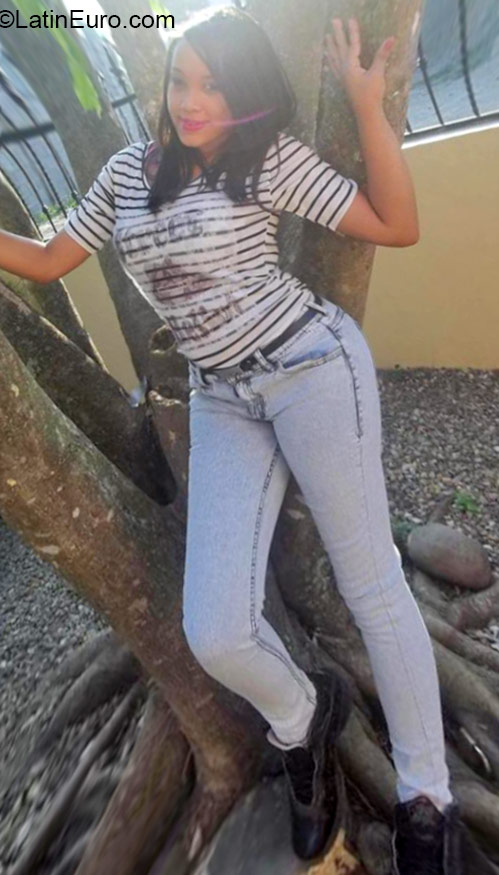 Date this happy Dominican Republic girl Cami from La Vega DO24370