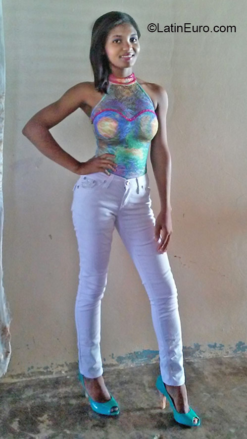 Date this young Dominican Republic girl Mariela from Santo Domingo DO24408