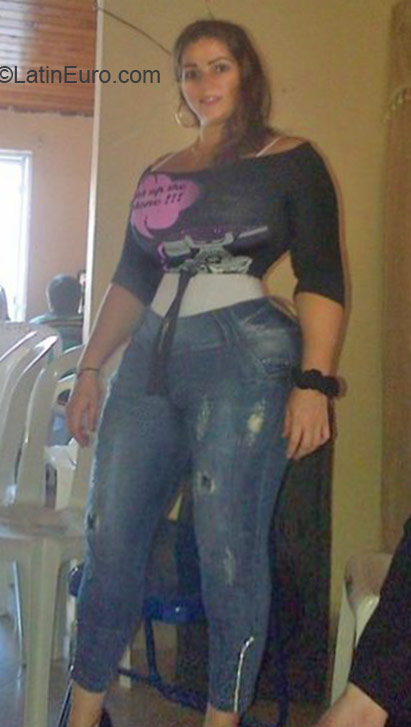 Date this nice looking Colombia girl Vallun from Cali CO18486