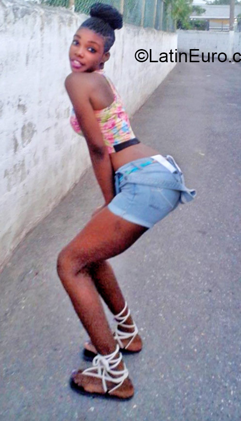 Date this foxy Jamaica girl Amanda from Kingston JM2235