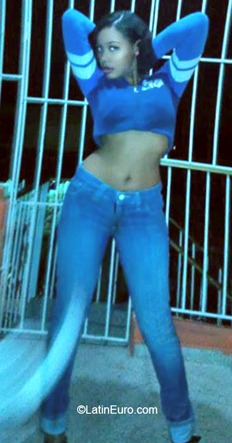 Date this funny Dominican Republic girl Ayiesia from Santo Domingo DO24575