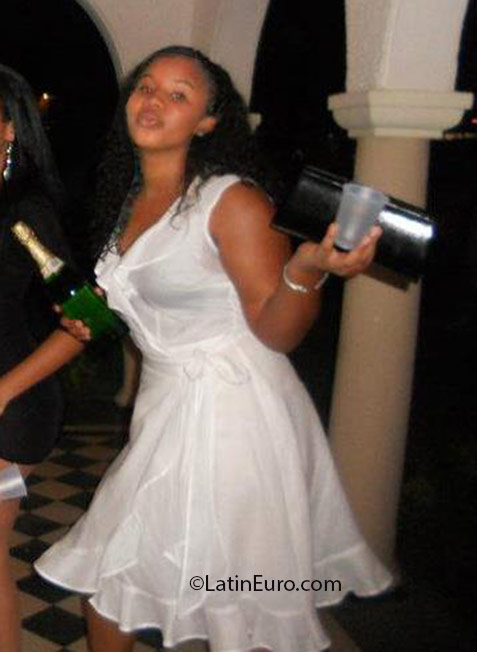 Date this lovely Dominican Republic girl Diana from Santo Domingo DO24596
