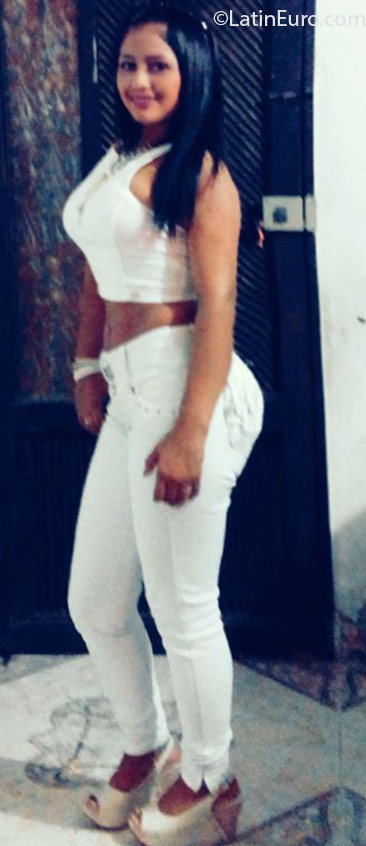 Date this nice looking Colombia girl Briana from Medellin CO18553
