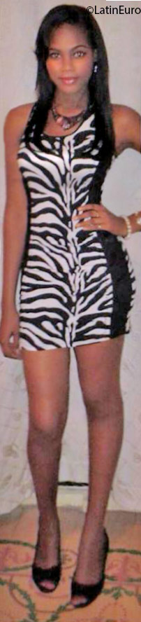 Date this hard body Dominican Republic girl Sara from Santo Domingo DO24644