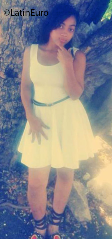 Date this voluptuous Dominican Republic girl Desli from Santiago DO24680