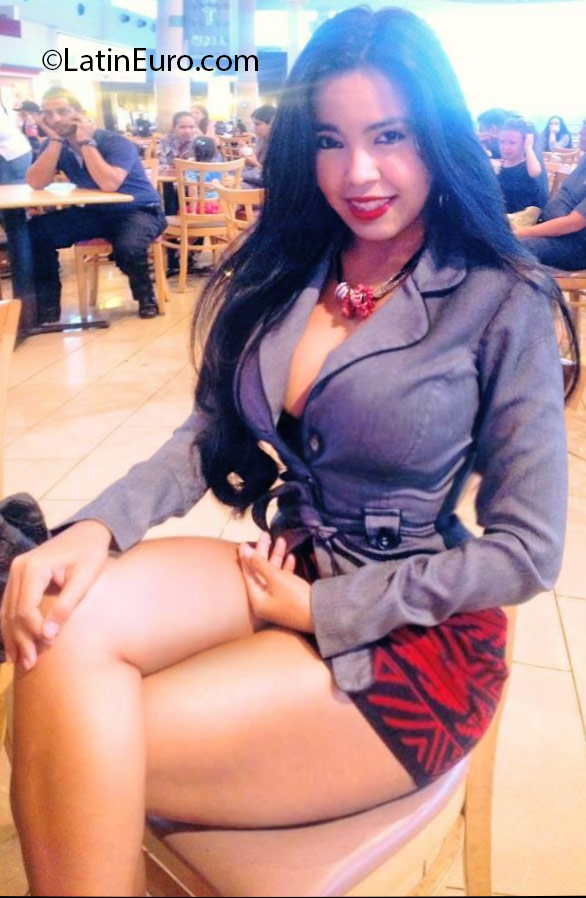 Date this hot Honduras girl Sara from Roatan HN1978