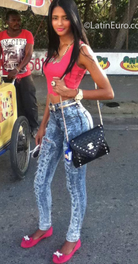 Date this sultry Dominican Republic girl  from Santiago DO24726