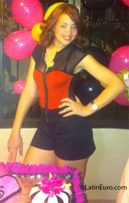 Date this fun Dominican Republic girl Cris from Santo Domingo DO24758