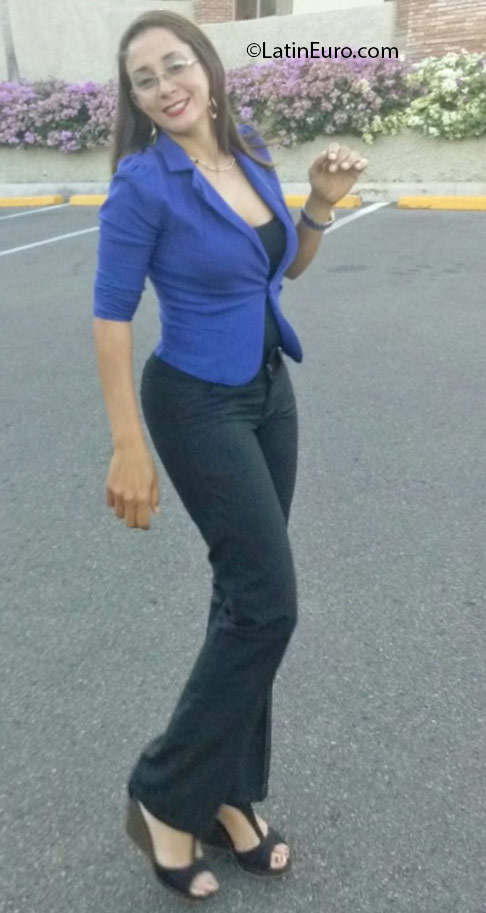 Date this athletic Dominican Republic girl Libeth from La Vega DO24759